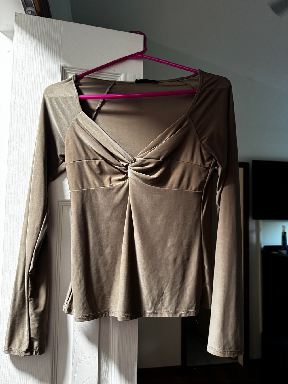 Women's Twist-Front Long Sleeve Top - Taupe